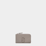 MARC JACOBS 浮雕 LOGO 拉鍊多功能皮夾