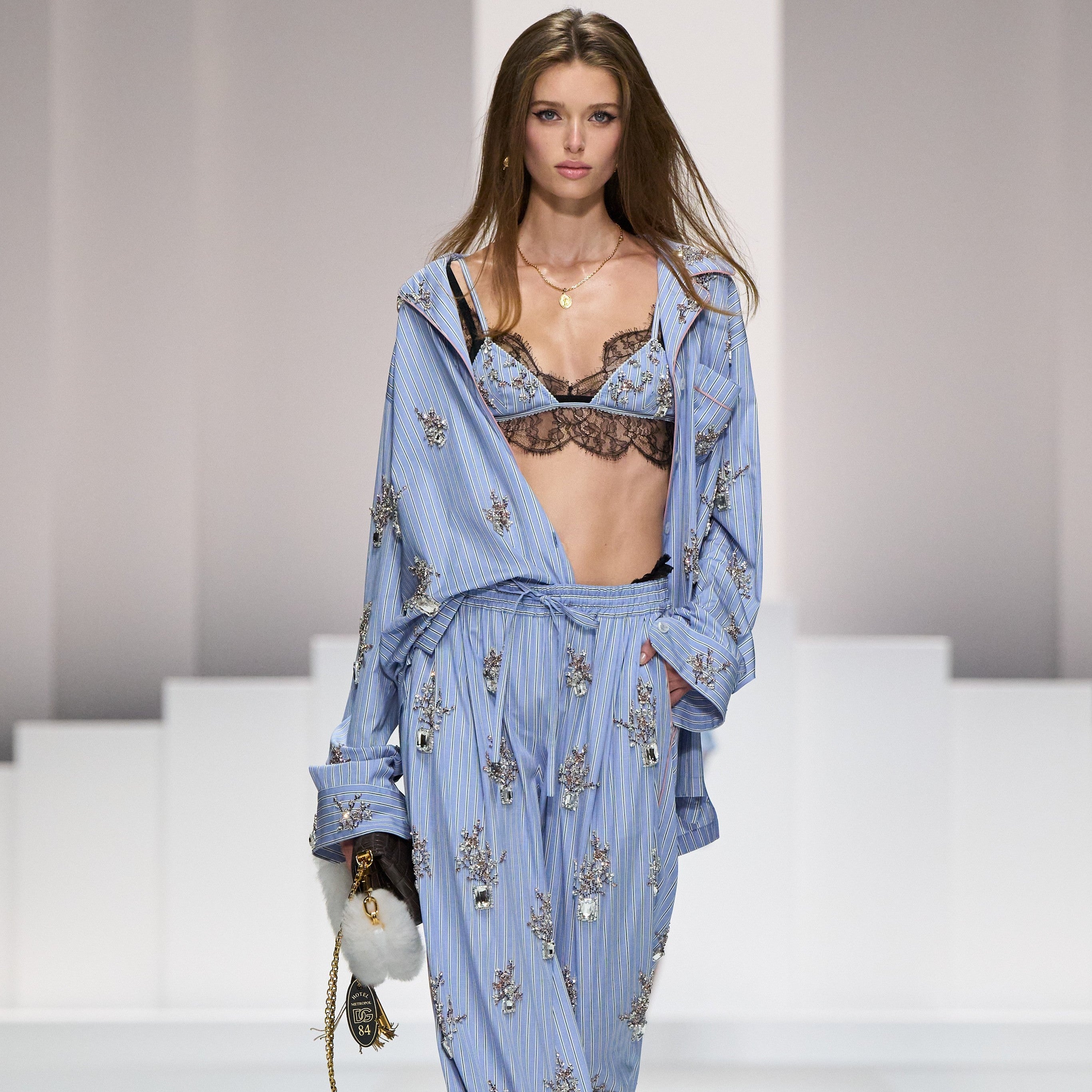 DOLCE&GABBANA | 2026 春夏女裝 : 閨房與城市之間的魅力遊戲