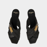 BALMAIN 別針皮革高跟鞋